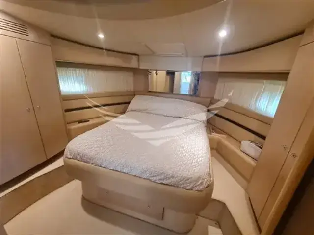 Ferretti Yachts 550