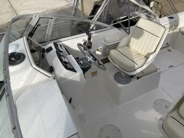 Boston Whaler 21 Conquest