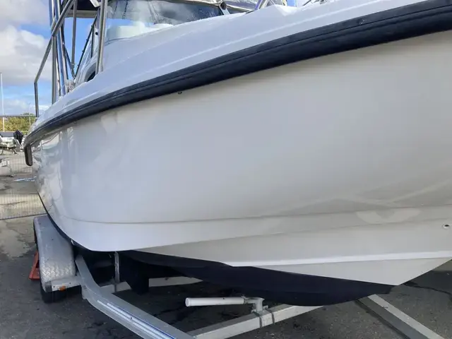 Boston Whaler 21 Conquest