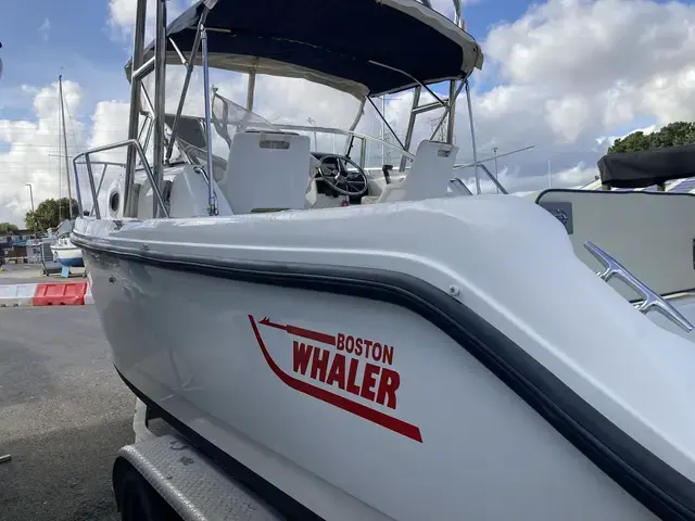 Boston Whaler 21 Conquest