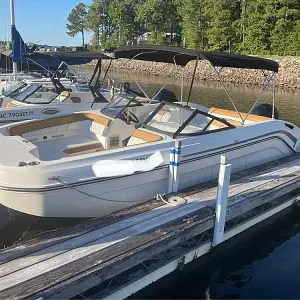 2022 Bayliner Dx2200