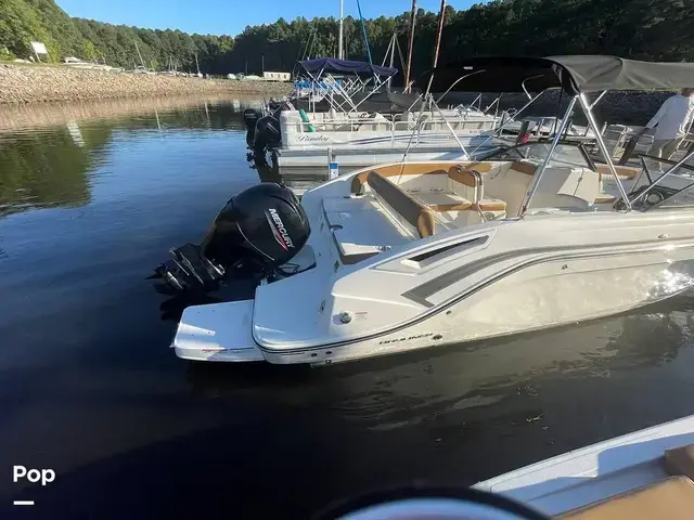 Bayliner DX2200