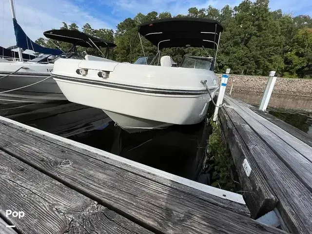 Bayliner DX2200