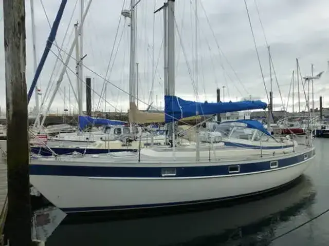 Hallberg-Rassy 352