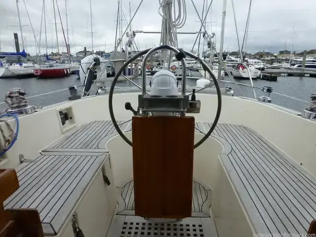 Hallberg-Rassy 352