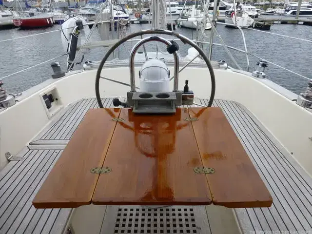 Hallberg-Rassy 352