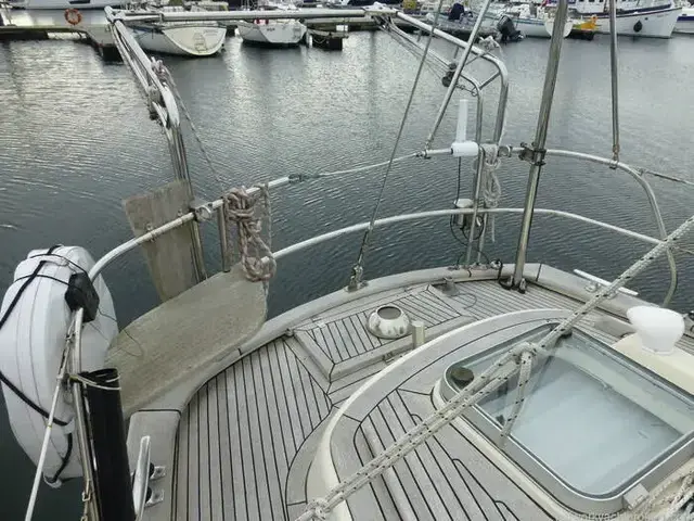 Hallberg-Rassy 352