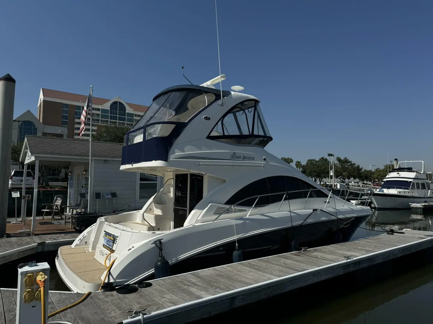 2007 Sea Ray 36 sedan bridge