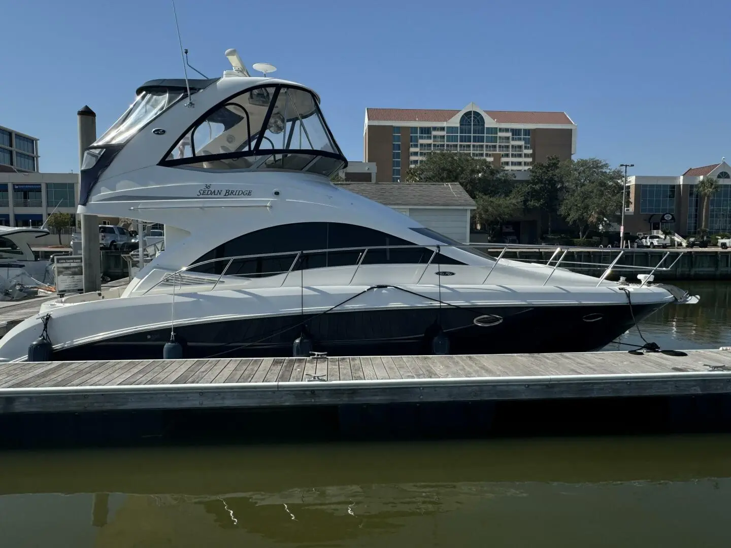 2007 Sea Ray 36 sedan bridge