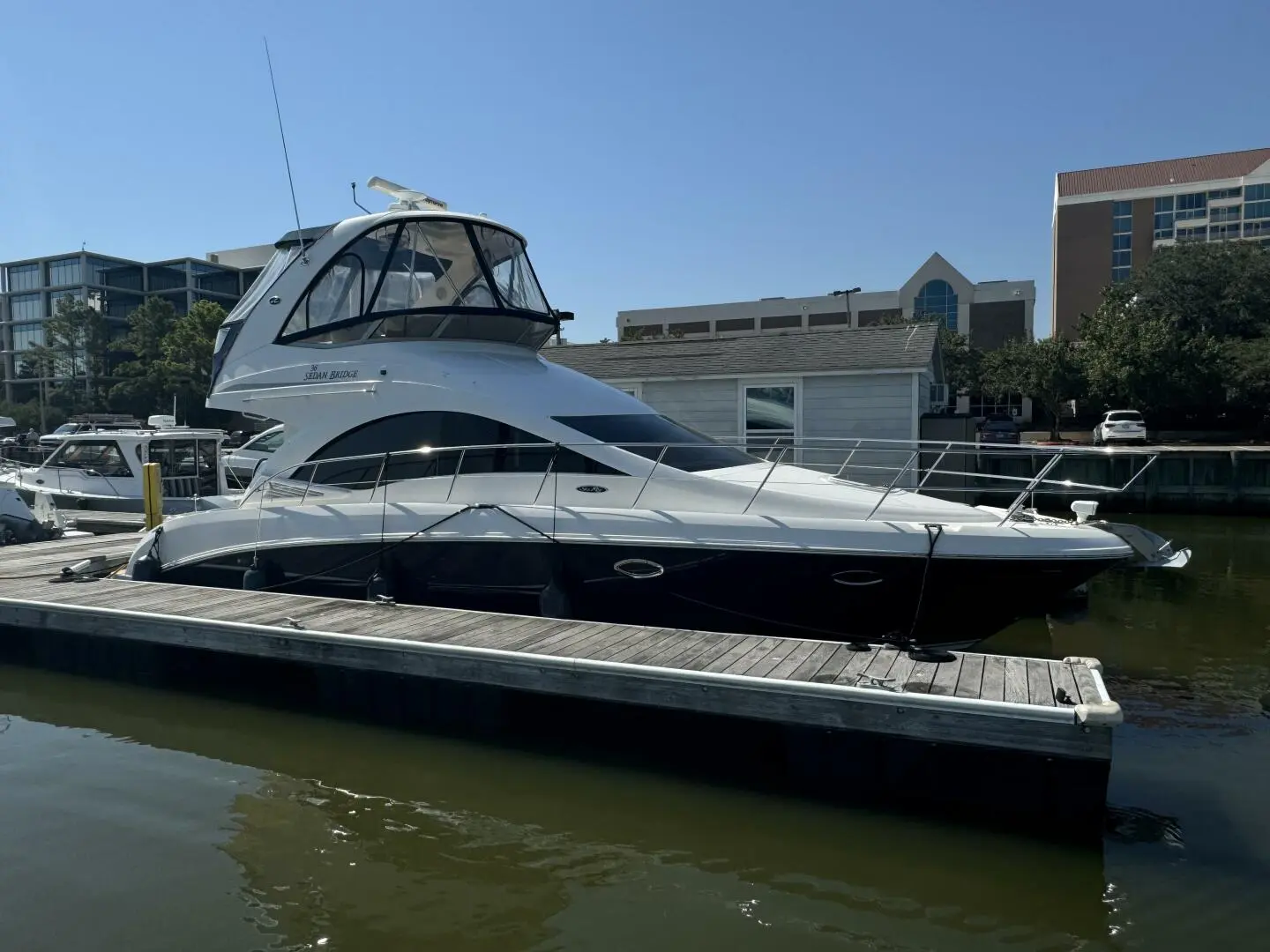 2007 Sea Ray 36 sedan bridge