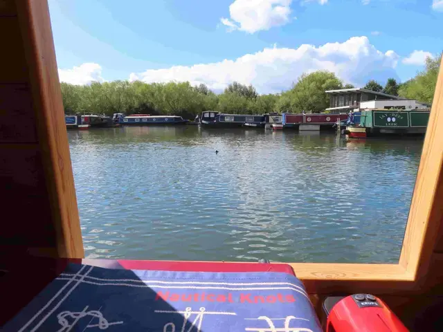 Colecraft Narrowboat