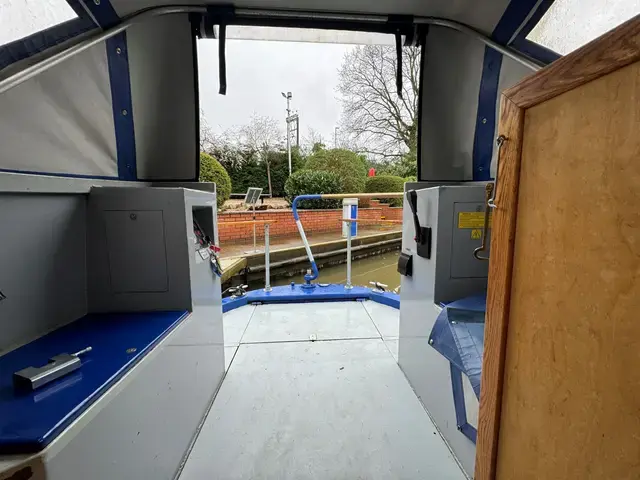 L Dickinson Narrowboat