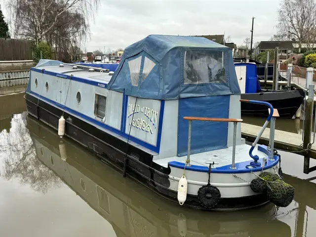 L Dickinson Narrowboat