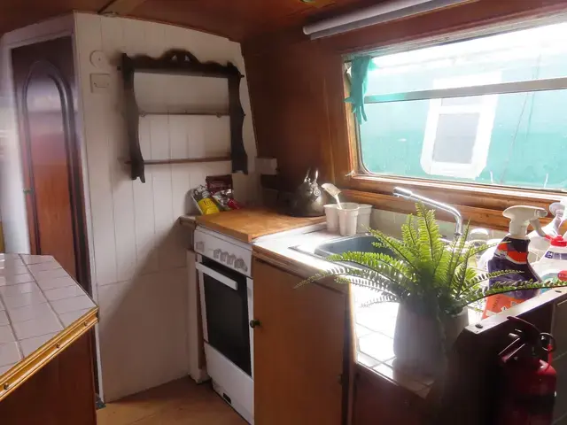 Unknown Narrowboat