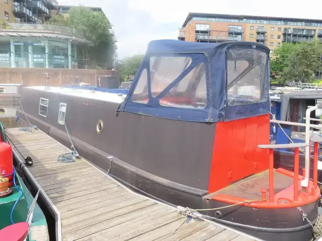 Unknown Narrowboat