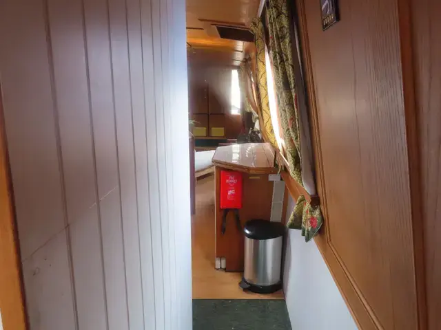 Unknown Narrowboat