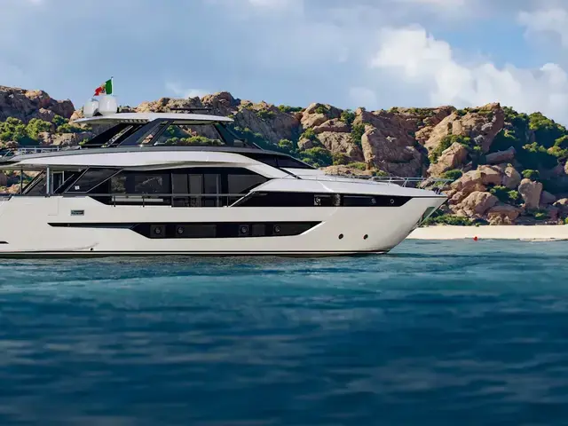 Ferretti Yachts 940