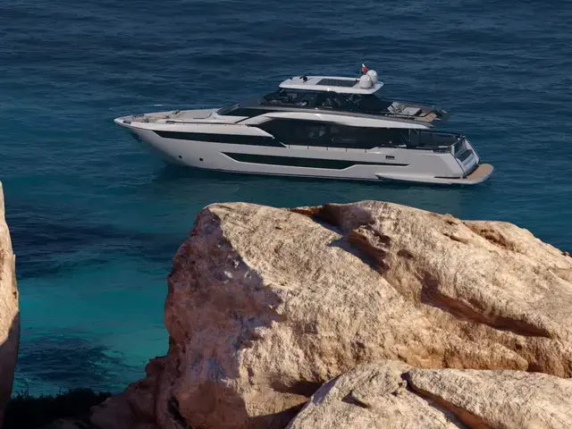 Ferretti Yachts 940