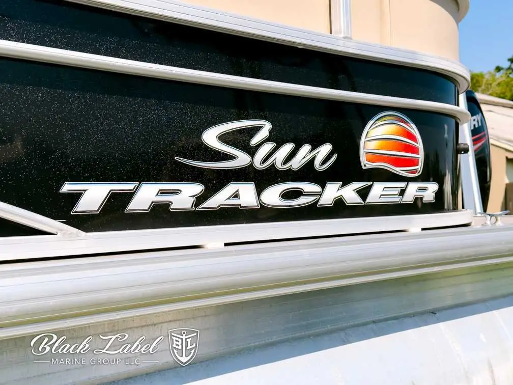 2018 Sun Tracker party barge 22 dlx