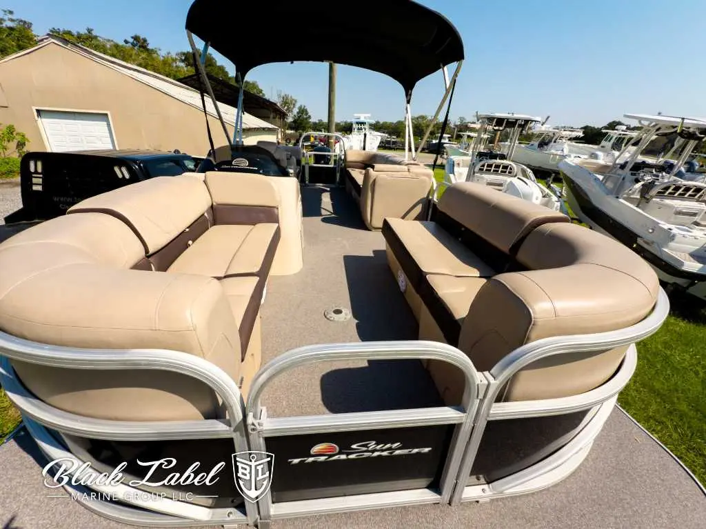 2018 Sun Tracker party barge 22 dlx