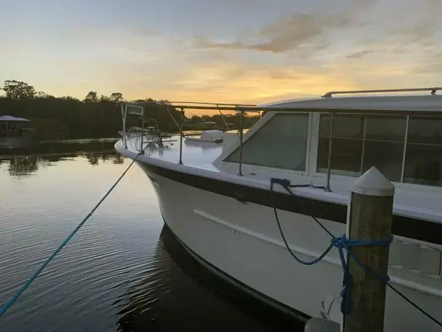 Hatteras Tri-Cabin