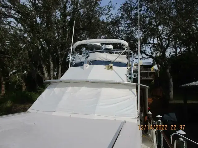 Hatteras Tri-Cabin