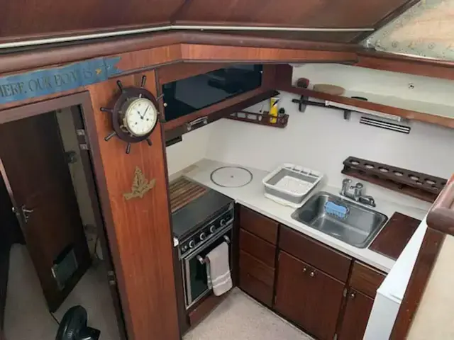 Hatteras Tri-Cabin