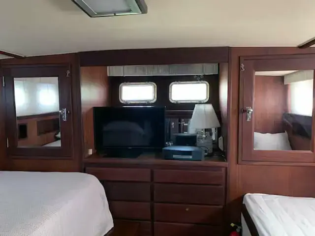 Hatteras Tri-Cabin