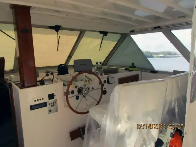 Hatteras Tri-Cabin