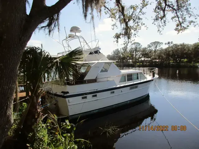 Hatteras Tri-Cabin