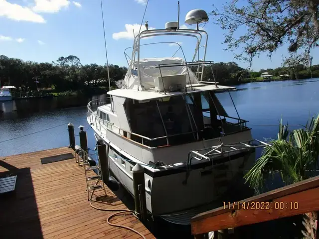 Hatteras Tri-Cabin