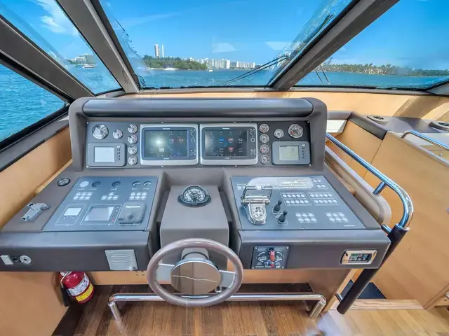 Aicon 75 Flybridge