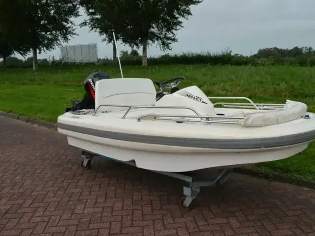 Boston Whaler 120 Impact