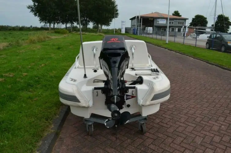 2001 Boston Whaler 120 impact