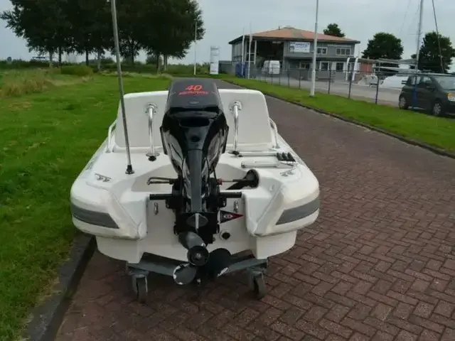 Boston Whaler 120 Impact