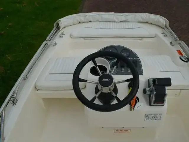 Boston Whaler 120 Impact