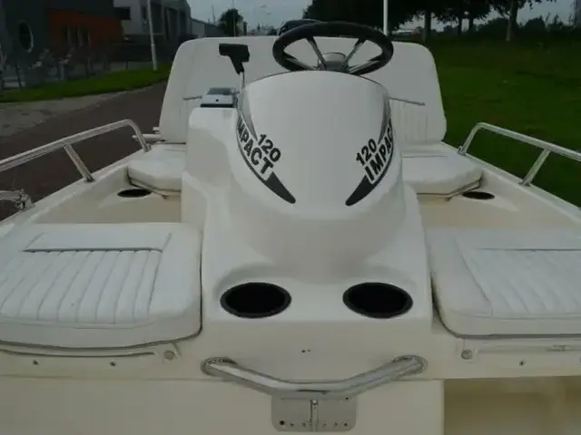 Boston Whaler 120 Impact