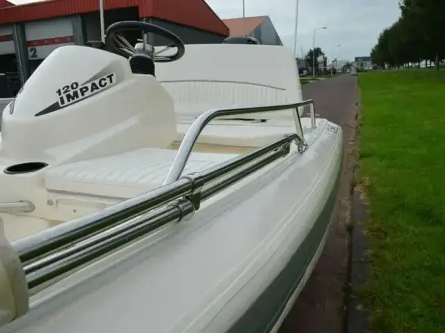 Boston Whaler 120 Impact