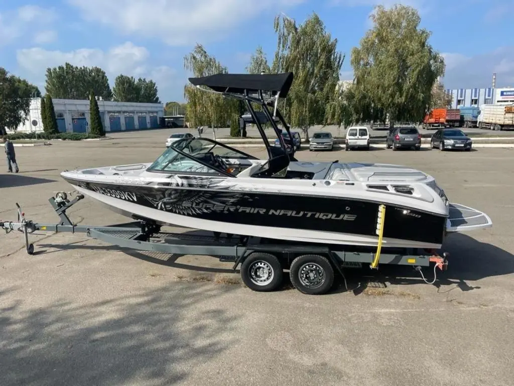 2011 Nautique super air 210