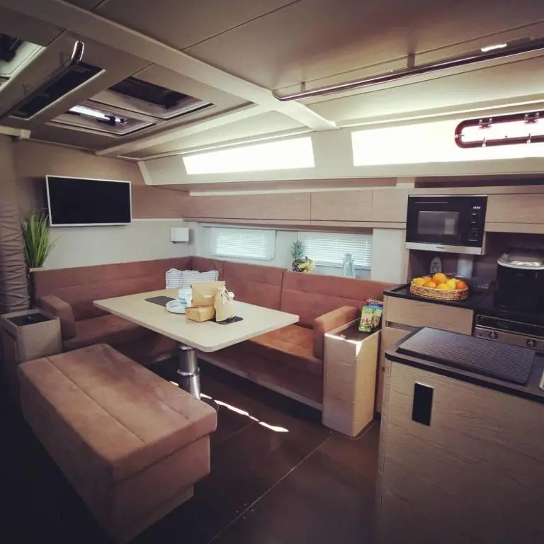 2019 Hanse Yachts 548