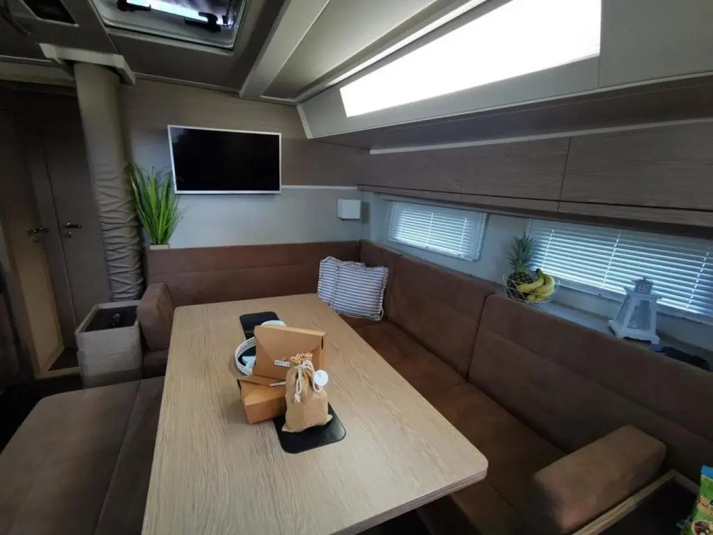 2019 Hanse Yachts 548