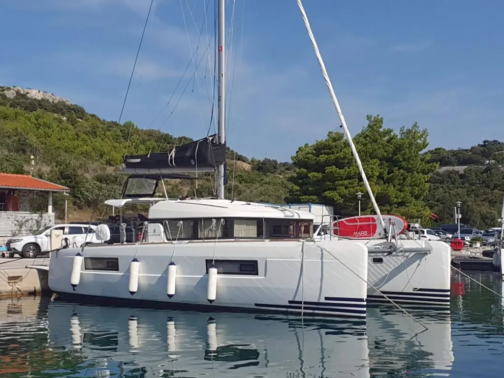 2019 Lagoon 40