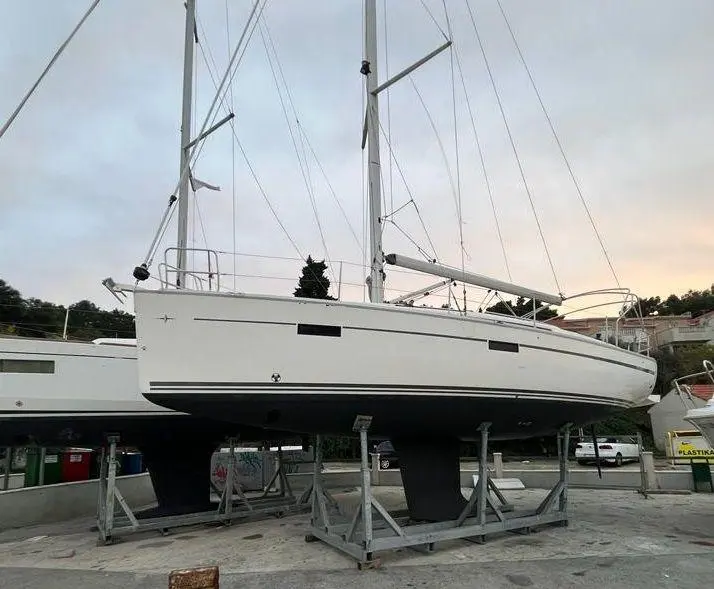 2020 Bavaria 37 cruiser