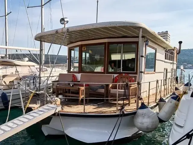 Unknown Custom House Boat