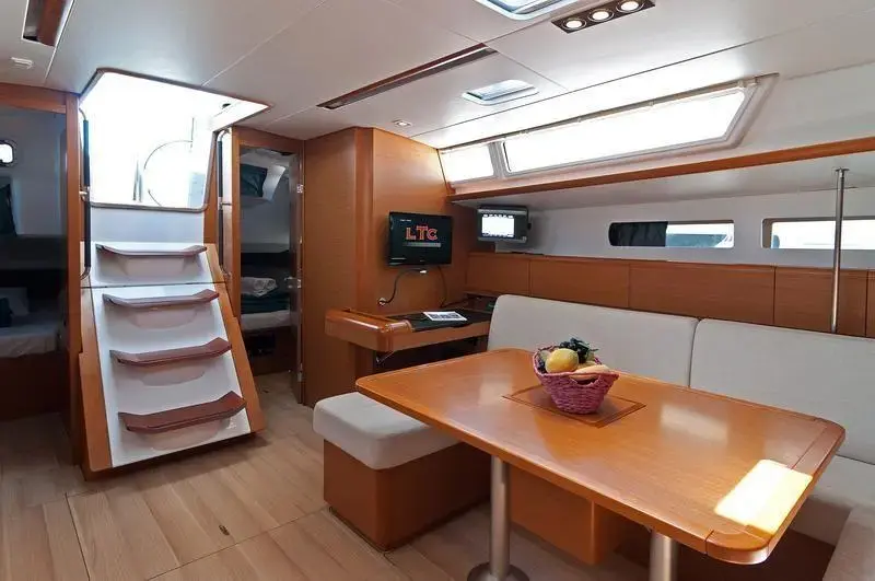 2014 Jeanneau sun odyssey 469