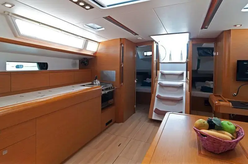 2014 Jeanneau sun odyssey 469