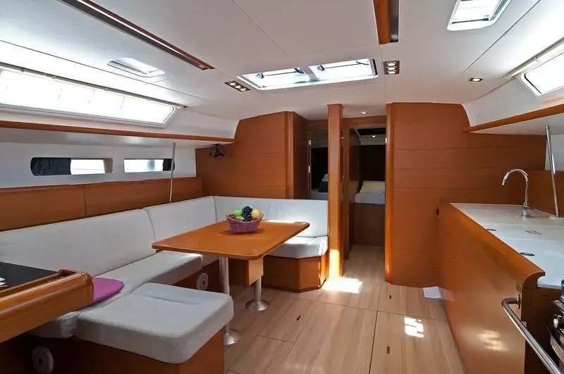 2014 Jeanneau sun odyssey 469