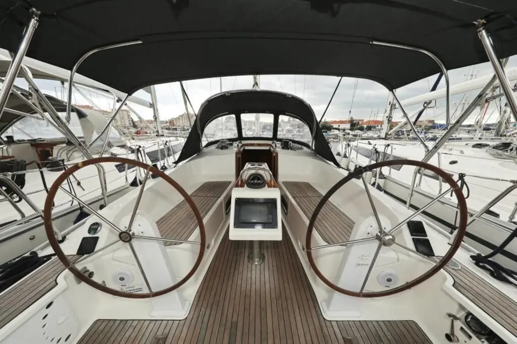 2015 Bavaria 37 cruiser