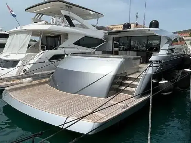 Pershing 80