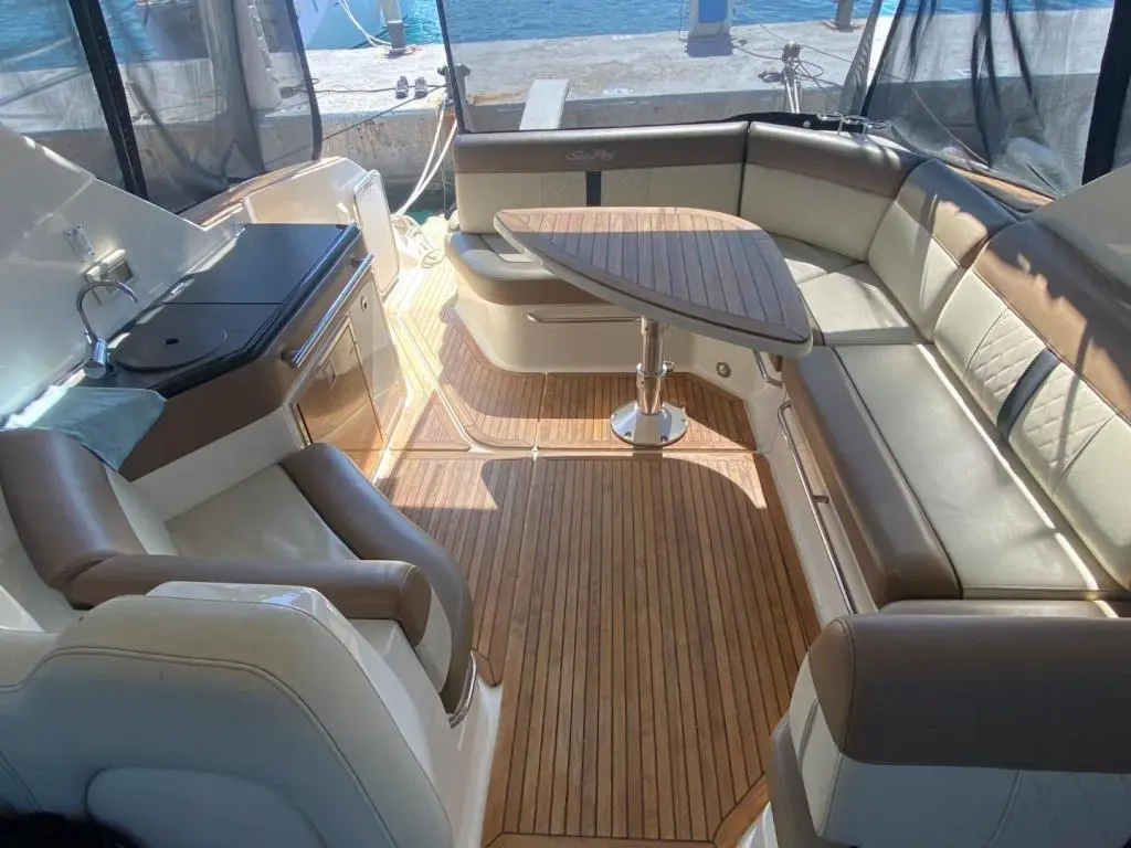 2017 Sea Ray 320 sundancer